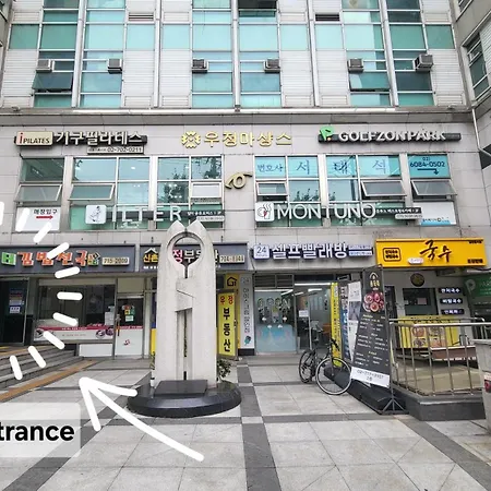 Modern, 3Min Walk From Sinchon Station Line2, Entire Private Studio #신촌 #연대 #홍대